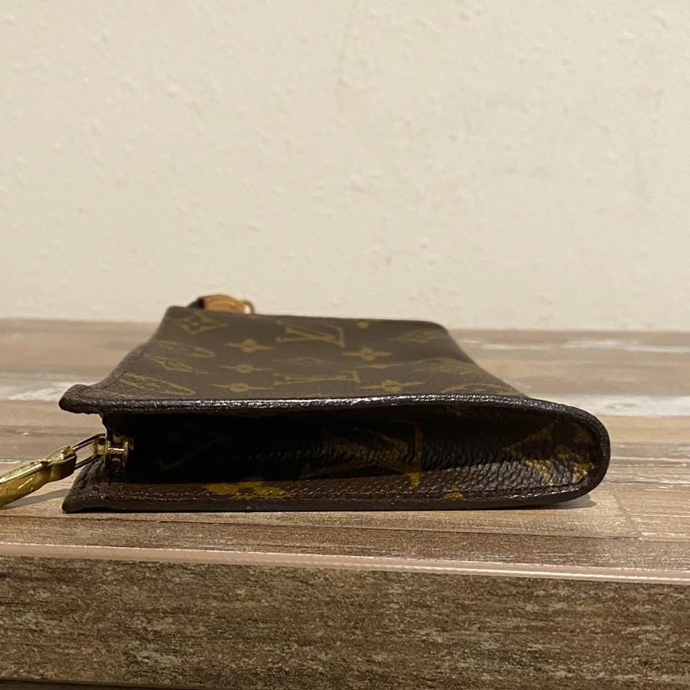 Louis Vuitton Monogram Bucket Pouch - Picture 9 of 11